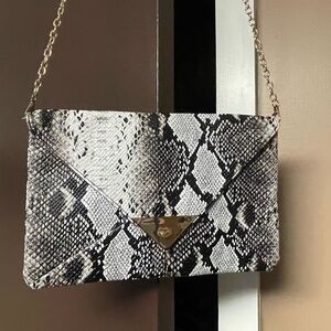 Chic Snakeskin Pattern Clutch with Gold Chain